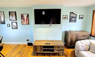 Quirky 2-Bed with Free Parking