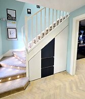 Quirky 2-Bed with Free Parking