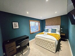 Quirky 2-Bed with Free Parking