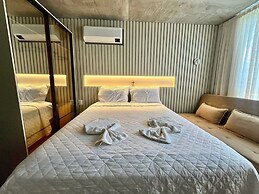 Setai Yacht Comfort II - By Almare Flats