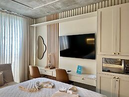 Setai Yacht Comfort II - By Almare Flats