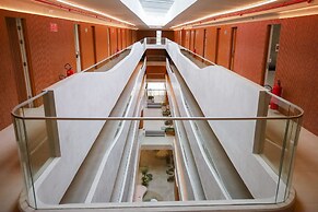 Setai Yacht Comfort II - By Almare Flats