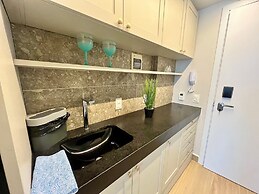 Setai Yacht Comfort II - By Almare Flats