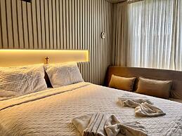 Setai Yacht Comfort II - By Almare Flats