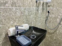 Setai Yacht Comfort II - By Almare Flats