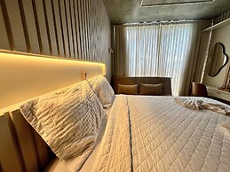 Setai Yacht Comfort II - By Almare Flats