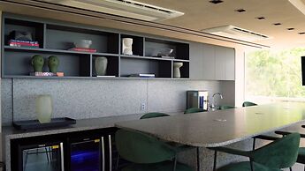 Setai Yacht Comfort II - By Almare Flats