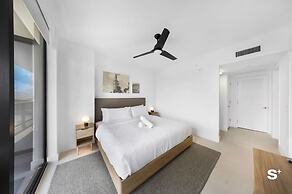 Skyline Escape Sleek 1BR with DTW Charm