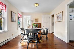 Nanas Hideaway 2 BDR Charmer!