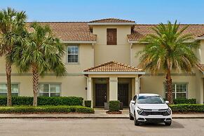 Spacious 4BR Townhome With Pool at Storey Lake