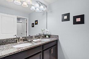 Spacious 4BR Townhome With Pool at Storey Lake