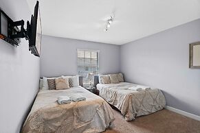 Spacious 4BR Townhome With Pool at Storey Lake