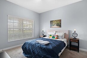 Spacious 4BR Townhome With Pool at Storey Lake