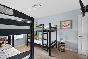 Spacious 4BR Townhome With Pool at Storey Lake