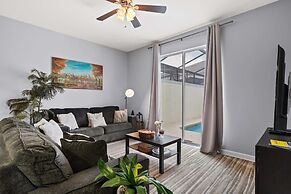 Spacious 4BR Townhome With Pool at Storey Lake