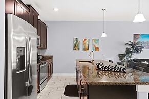 Spacious 4BR Townhome With Pool at Storey Lake