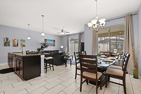 Spacious 4BR Townhome With Pool at Storey Lake