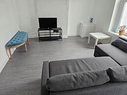 Cardiff City Apartment - Modern & Cozy