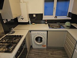 Cardiff City Apartment - Modern & Cozy