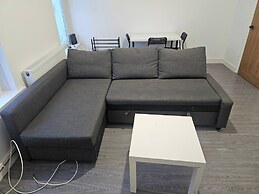 Cardiff City Apartment - Modern & Cozy