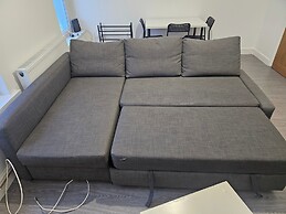 Cardiff City Apartment - Modern & Cozy