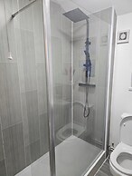 Cardiff City Apartment - Modern & Cozy