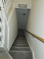 Cardiff City Apartment - Modern & Cozy