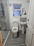 Cardiff City Apartment - Modern & Cozy