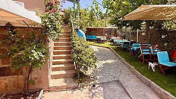 Assos Mia Konaklama ve Restaurant