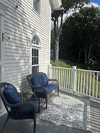 Pressey House Lakeside Bed & Breakfast