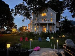 Pressey House Lakeside Bed & Breakfast