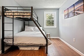 The Cheeky Chickadee Sleeps 7