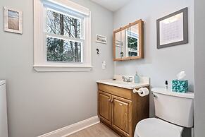 The Cheeky Chickadee Sleeps 7