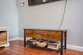 The Cheeky Chickadee Sleeps 7