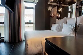 Adia Aluma Athens, Curio Collection By Hilton