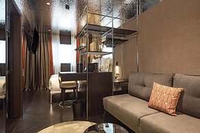 Adia Aluma Athens, Curio Collection By Hilton