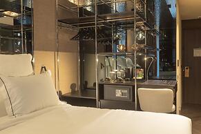Adia Aluma Athens, Curio Collection By Hilton