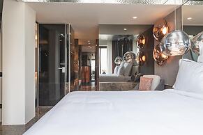 Adia Aluma Athens, Curio Collection By Hilton