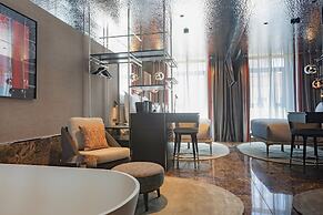 Adia Aluma Athens, Curio Collection By Hilton