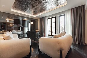 Adia Aluma Athens, Curio Collection By Hilton