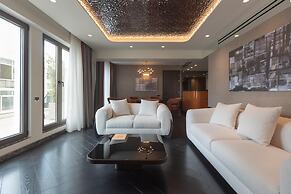 Adia Aluma Athens, Curio Collection By Hilton