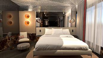 Adia Aluma Athens, Curio Collection By Hilton