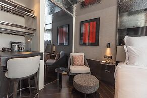 Adia Aluma Athens, Curio Collection By Hilton