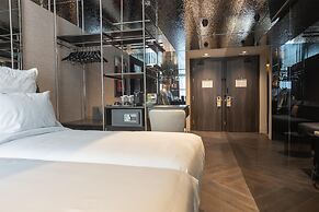 Adia Aluma Athens, Curio Collection By Hilton