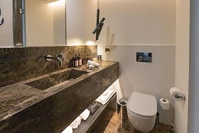 Adia Aluma Athens, Curio Collection By Hilton