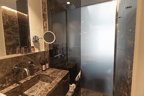 Adia Aluma Athens, Curio Collection By Hilton