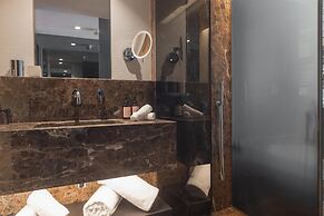 Adia Aluma Athens, Curio Collection By Hilton