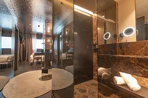 Adia Aluma Athens, Curio Collection By Hilton