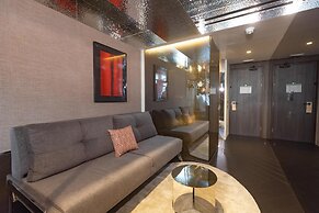 Adia Aluma Athens, Curio Collection By Hilton