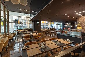 Adia Aluma Athens, Curio Collection By Hilton